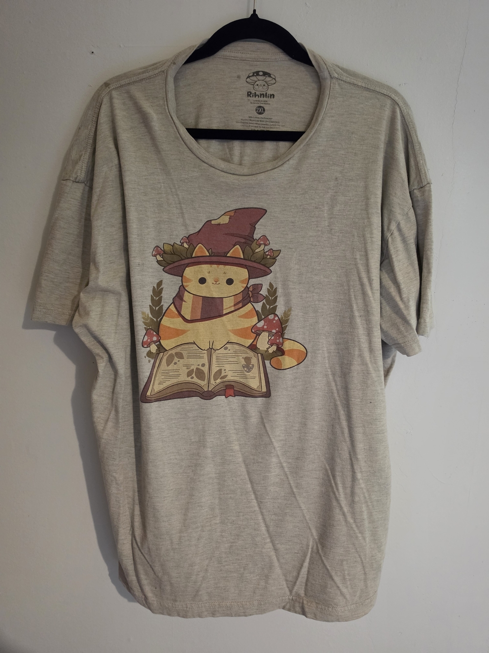 Hot Topic Beige Graphic Cat Witch Short Sleeve Tee